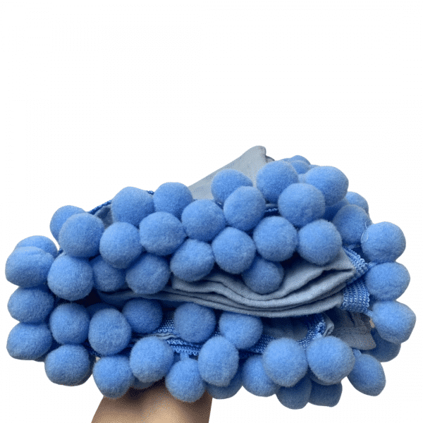 Kocyk z pomponami
